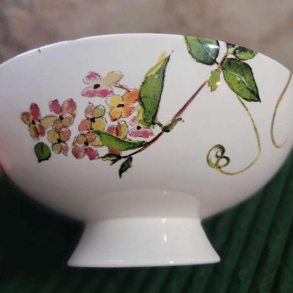 Pottery Barn Large Footed Floral Serving Bowl Stoneware 11 Inch - Retired - Picture 3 of 5